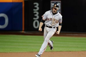 Gillaspie conecta home run que da pase a Gigantes