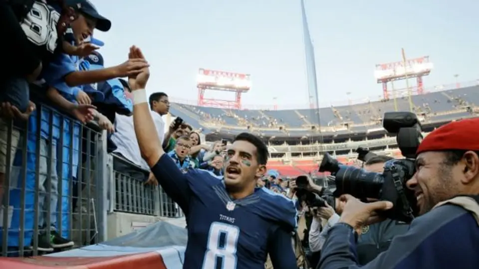 Mariota se 'convierte en hombre' en paliza a Packers