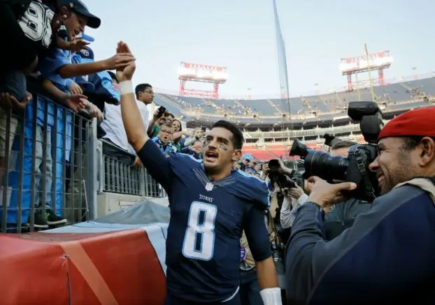Mariota se 'convierte en hombre' en paliza a Packers
