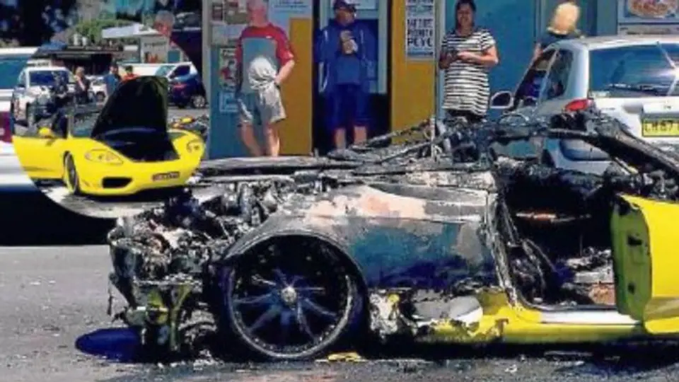Hombre vive el peor día de su vida: le roban y explota su Ferrari