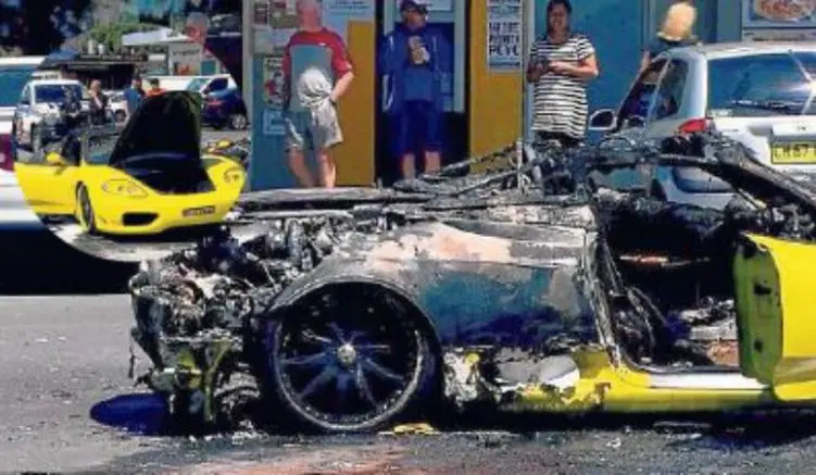 Hombre vive el peor día de su vida: le roban y explota su Ferrari