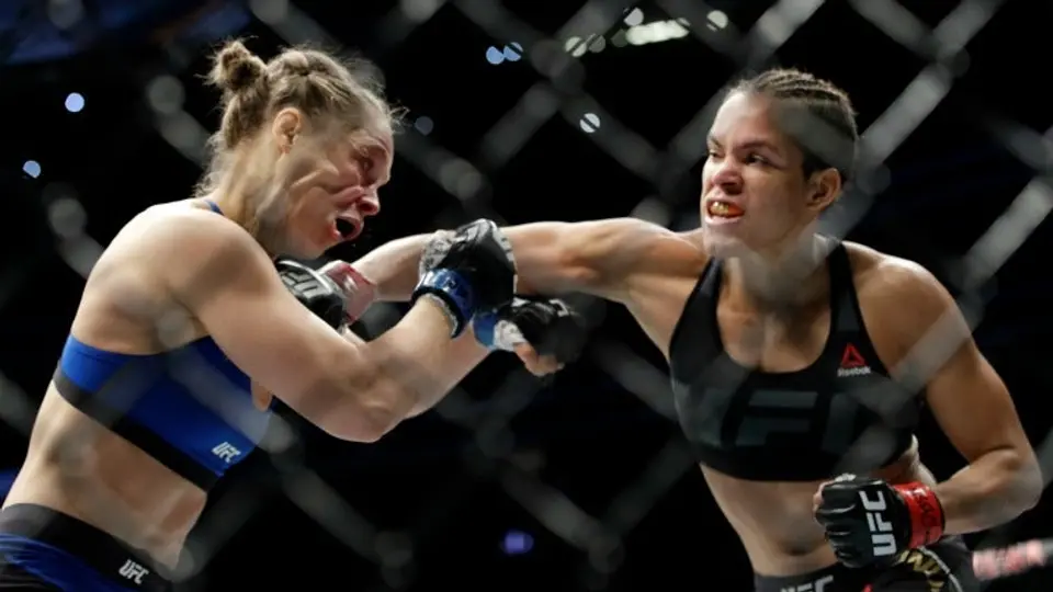 Amanda Nunes noquea a Ronda Rousey en menos de un minuto