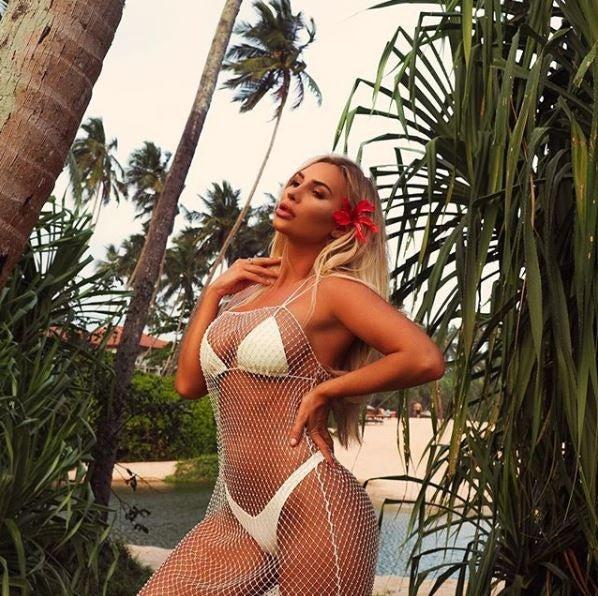 INSTAGRAM @ROSANNAARKLE