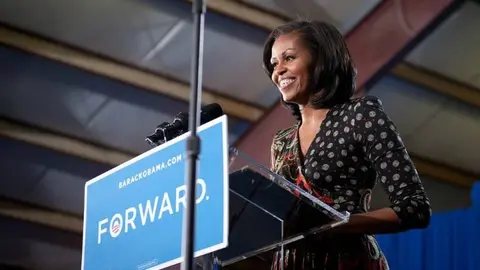Empresaria, suspendida por mensaje racista hacia Michelle Obama