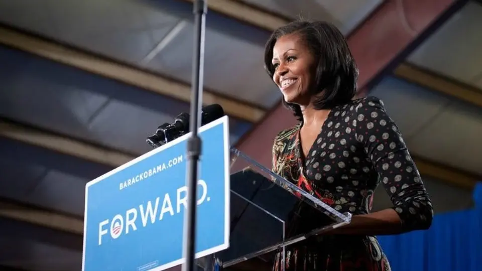 Empresaria, suspendida por mensaje racista hacia Michelle Obama