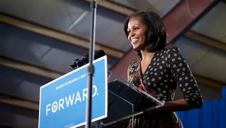 Empresaria, suspendida por mensaje racista hacia Michelle Obama