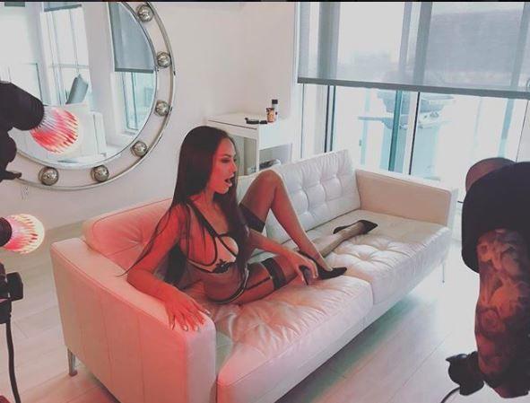 INSTAGRAM @CHARLIERIINA