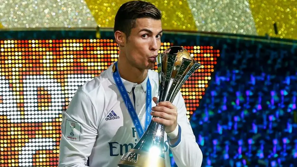 CR7 dedica a fans egocéntrica foto para Navidad