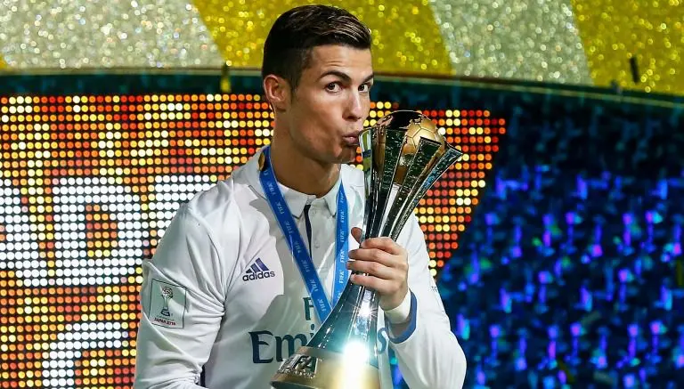 CR7 dedica a fans egocéntrica foto para Navidad