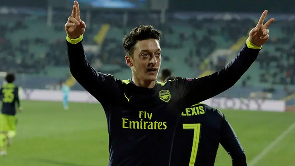 Mourinho planearía fichaje de Özil por 15 mde anuales