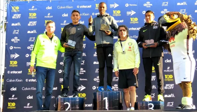 Carrera Centenario finaliza con éxito en el Estadio Azteca