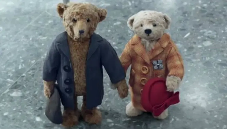 Osos de peluche enternecen al mundo con comercial