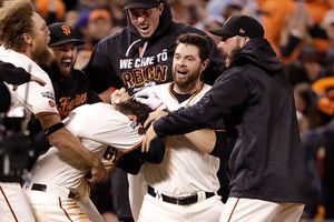 Gigantes se mantiene con vida tras vencer a Cachorros