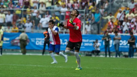 Chivas se impone al América en Clásico de Leyendas