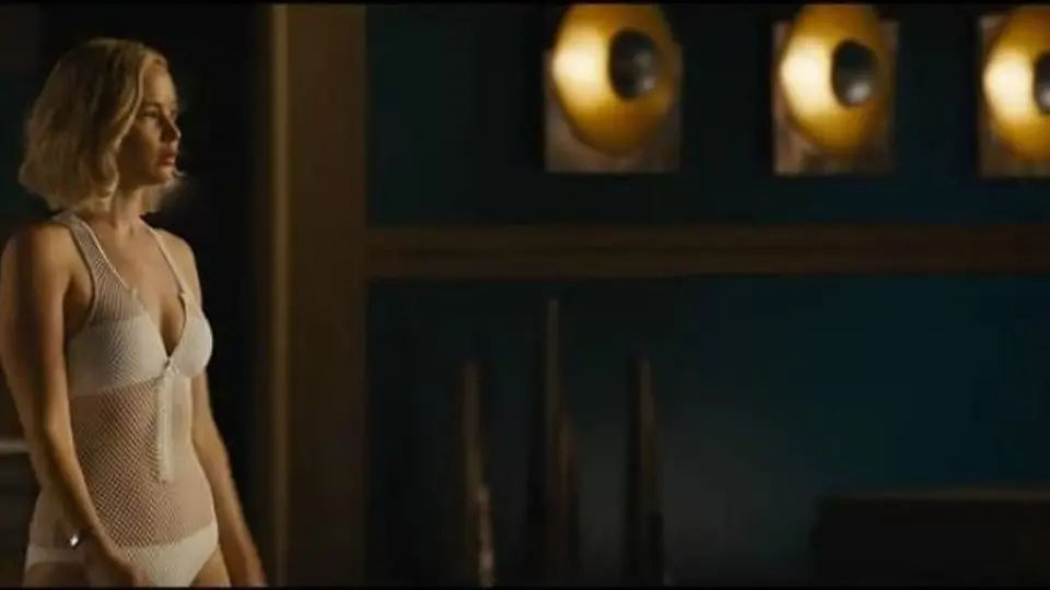 Jennifer Lawrence luce sexy traje de baño en trailer de 'Passengers'