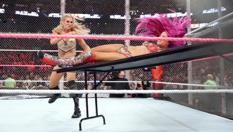 Charlotte recupera título Femenino en histórico Hell in a Cell