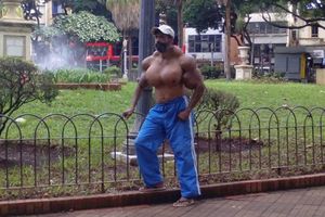 Hombre se inyecta aceite para romper 'récord de músculos'