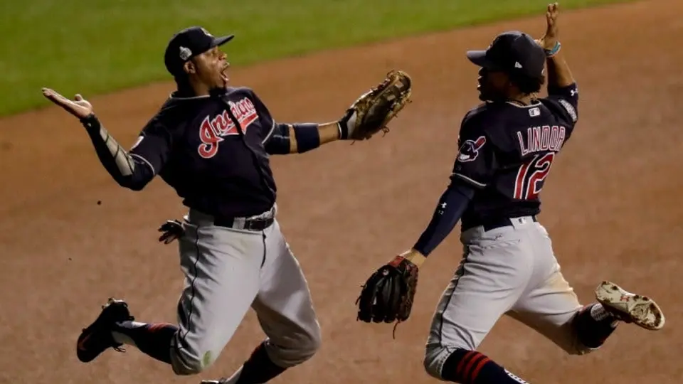 Indios vence a Cachorros y se pone a un triunfo del campeonato