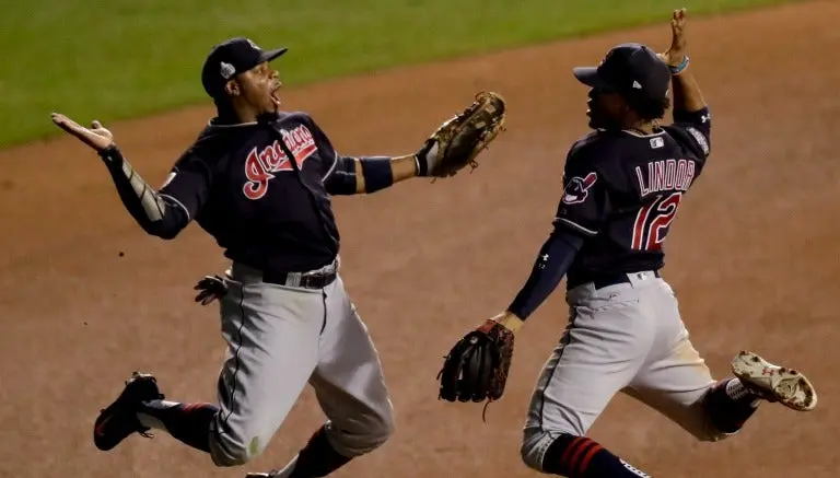 Indios vence a Cachorros y se pone a un triunfo del campeonato