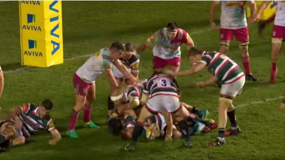 Jugador de rugby sufre escalofriante lesión en el dedo