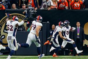 Broncos vencen a Saints con dramático final