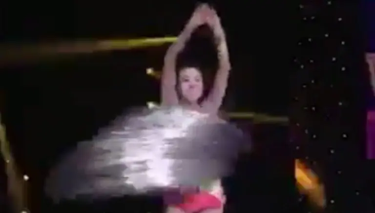 Joven china sorprende al hacer girar 305 hula-hulas