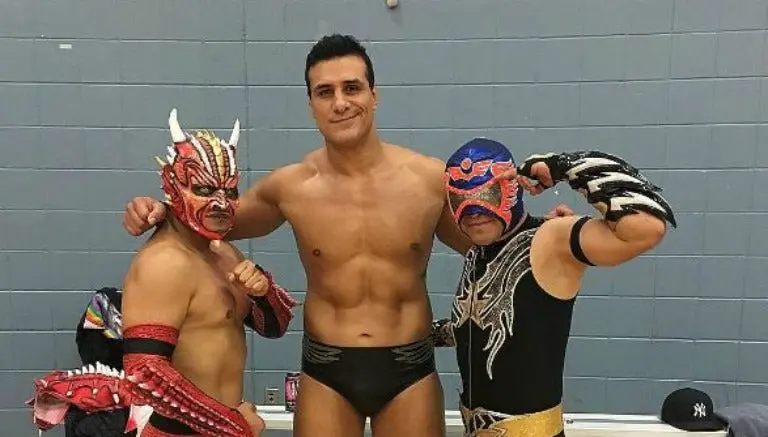 Alberto Del Río le pinta dedo a Donald Trump
