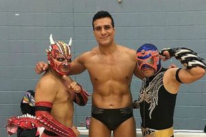 Alberto Del Río le pinta dedo a Donald Trump