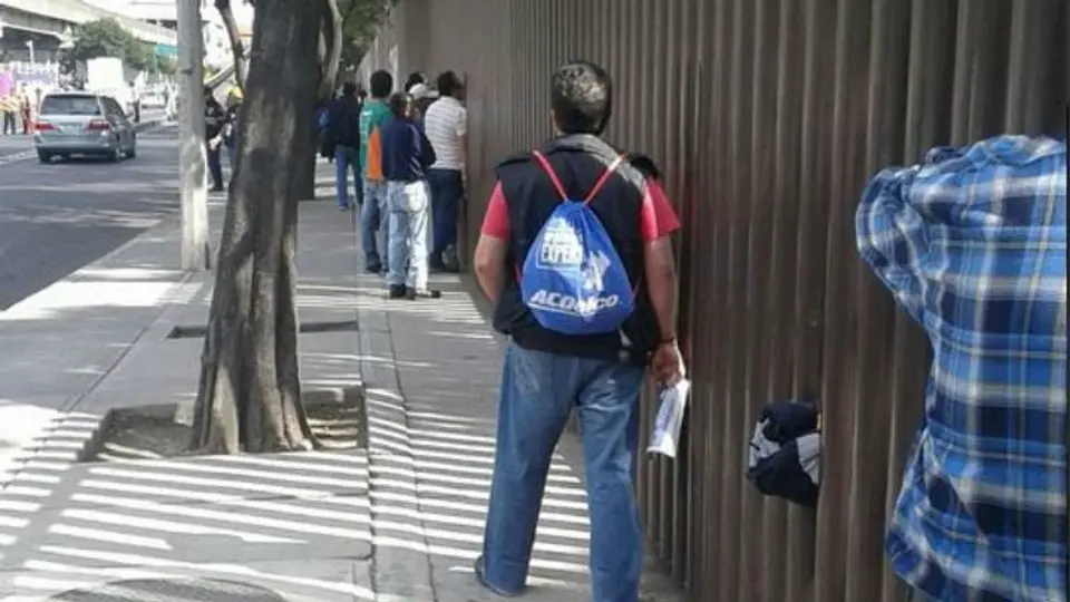 Aficionados se conforman con escuchar los motores de F1