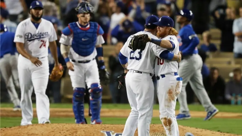 Dodgers repite blanqueada y remonta serie contra Cachorros