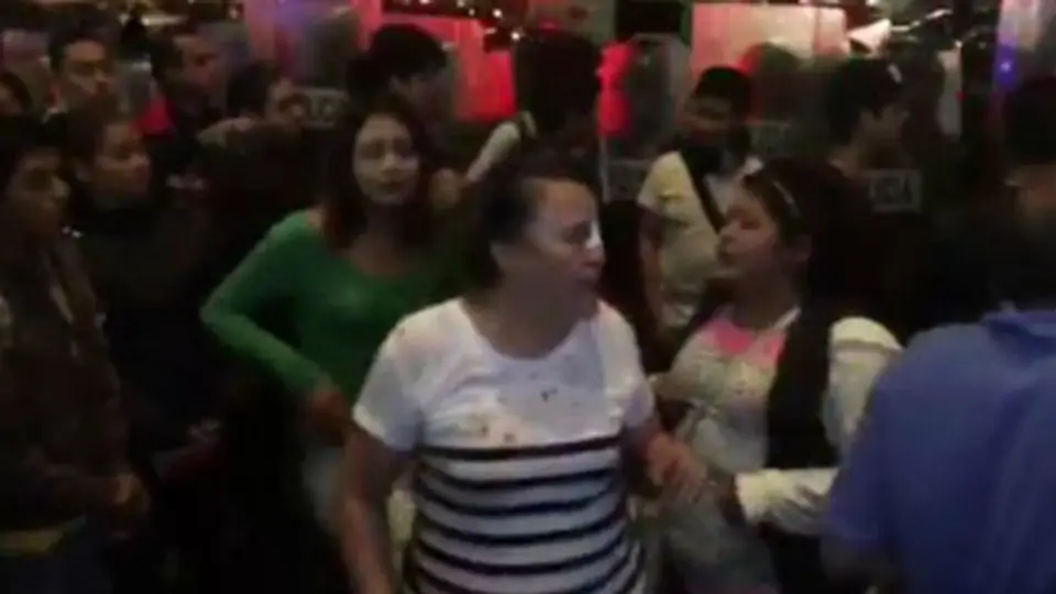 Disputa por asiento desata pelea campal en Suburbano