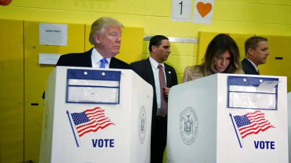 Donald Trump, ¿desconfía del voto de su esposa?