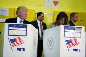 Donald Trump, ¿desconfía del voto de su esposa?