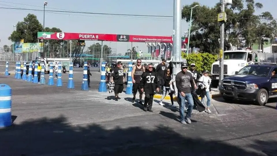 Raiders comienzan a llegar al Azteca para el MNF