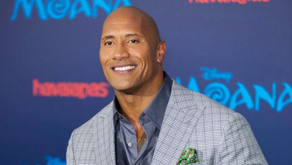 ¡Momento incómodo! The Rock es detenido por la policía tras evento en Hollywood