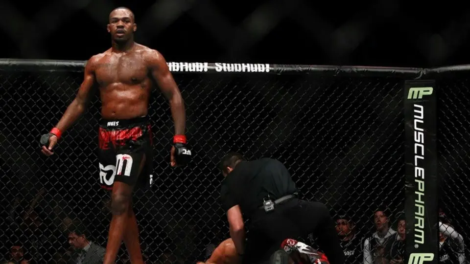 Jon Jones seguirá suspendido hasta 2017