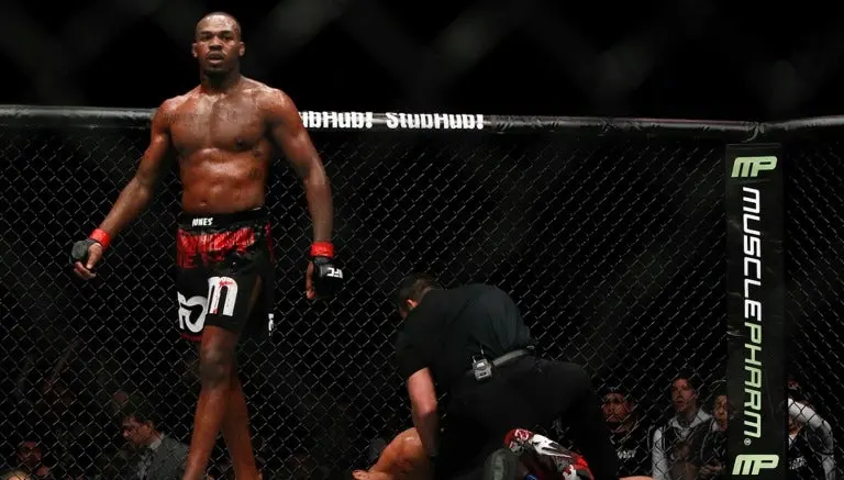 Jon Jones seguirá suspendido hasta 2017