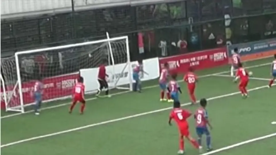 Niños chinos sorprenden a rival con engañosas jugadas