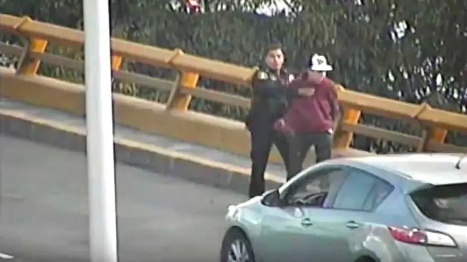 Policía 'caza' a ladrones de camioneta en Circuito Interior