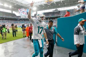 Tannehill se va lesionado en triunfo de Miami sobre Arizona