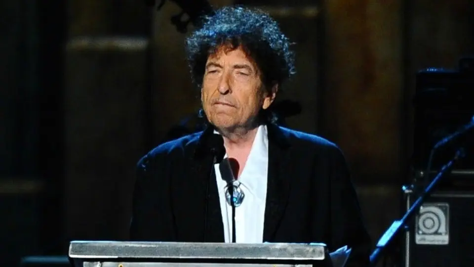 Bob Dylan descarta asistir por su premio Nobel de Literatura
