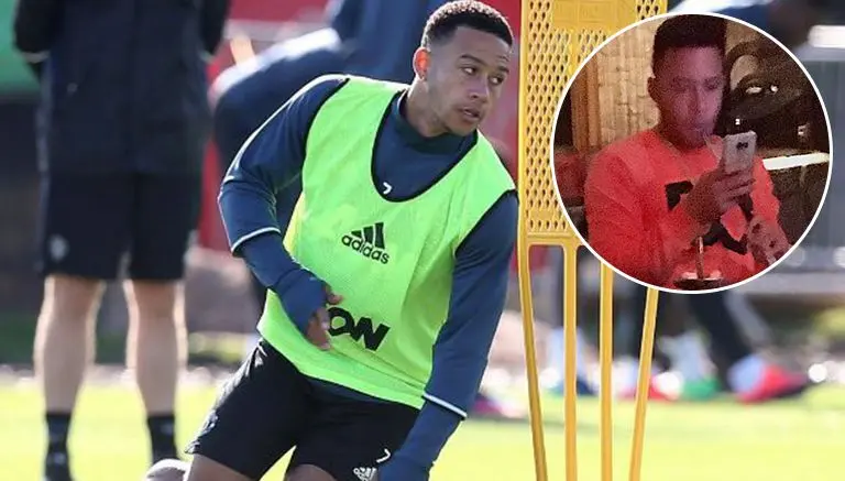 Depay, capturado al fumar en pipa de shisha