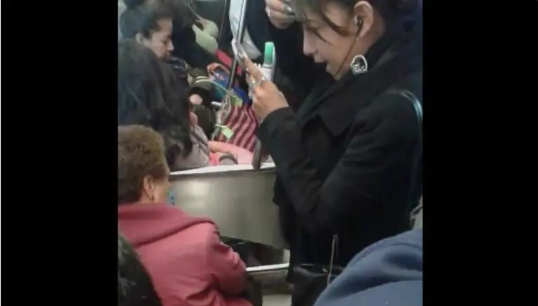 #LadyMaquillaje agrede verbalmente a mujer en el metro