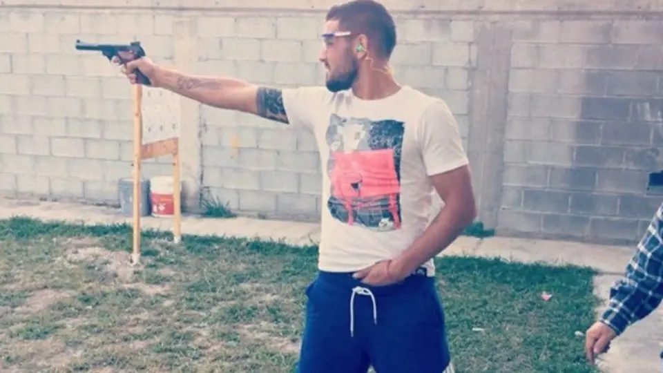 Delort y Gignac afinan puntería... con pistolas