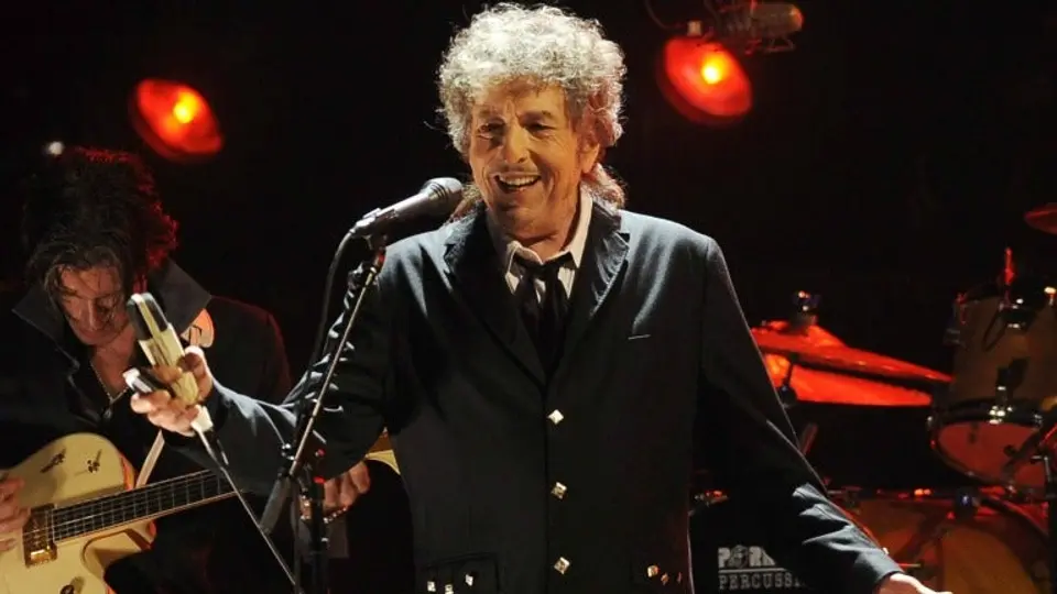 Miembro académico del Nobel llama arrogante a Bob Dylan