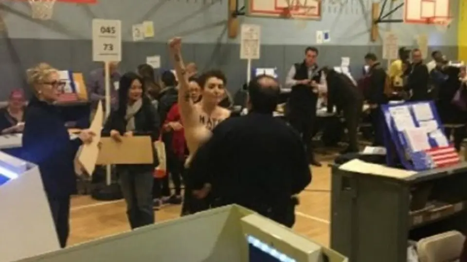 Mujeres protestan en topless contra Donald Trump