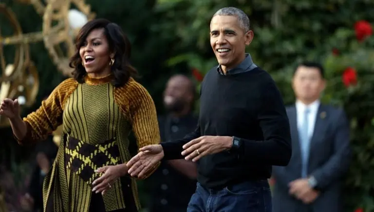 Matrimonio Obama 'mueve el esqueleto' con 'Thriller'