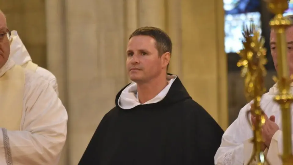 Exjugador del Manchester United será sacerdote