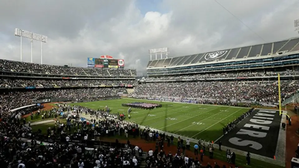 Oakland lanza proyecto para mantener a Raiders