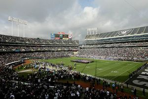 Oakland lanza proyecto para mantener a Raiders